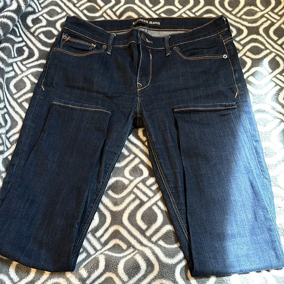 Express Mid Rise Legging 10 Short - Picture 2 of 7